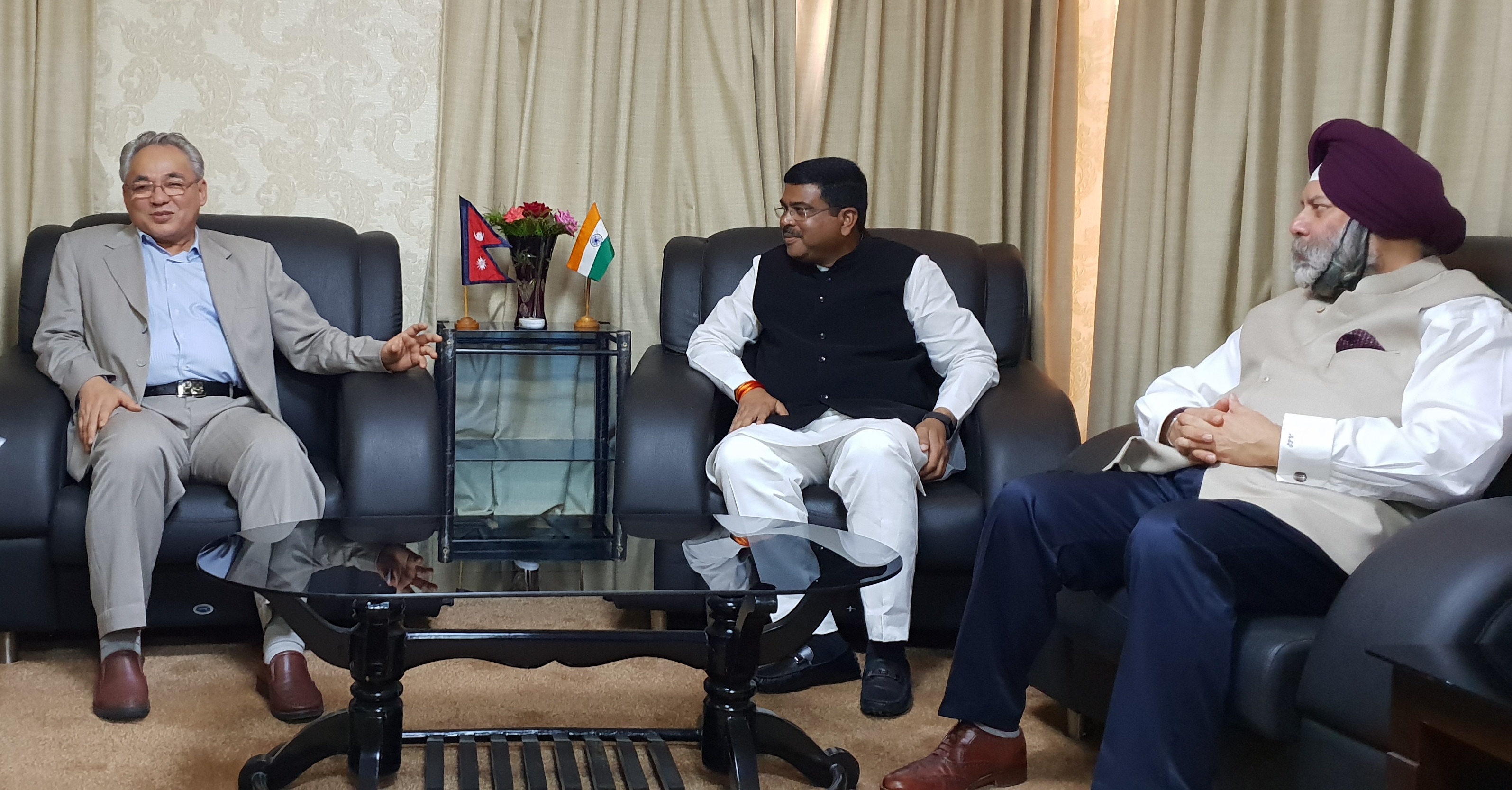 गृहमन्त्री बादल र भारतीय मन्त्री प्रधानबीच भेटवार्ता