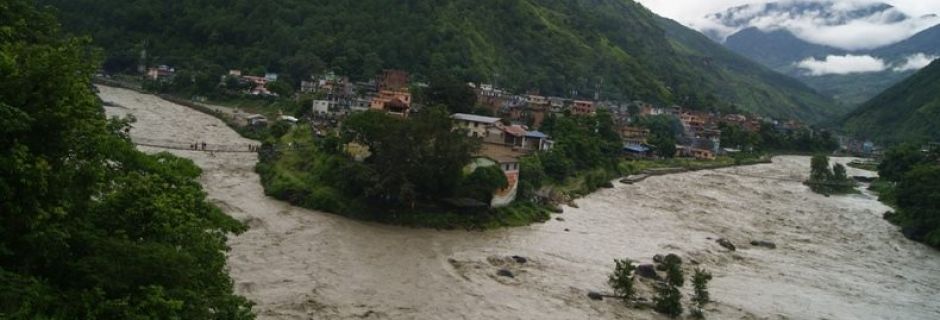 विद्यालय भवन बगायो, बेनी बजार जोखिममा