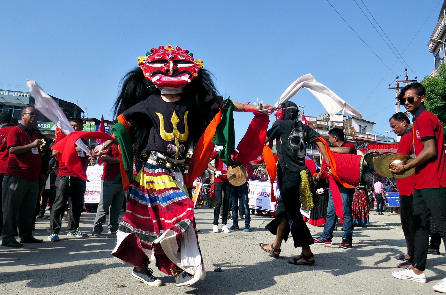 चितवनको बजारमा लाखे नै लाखे