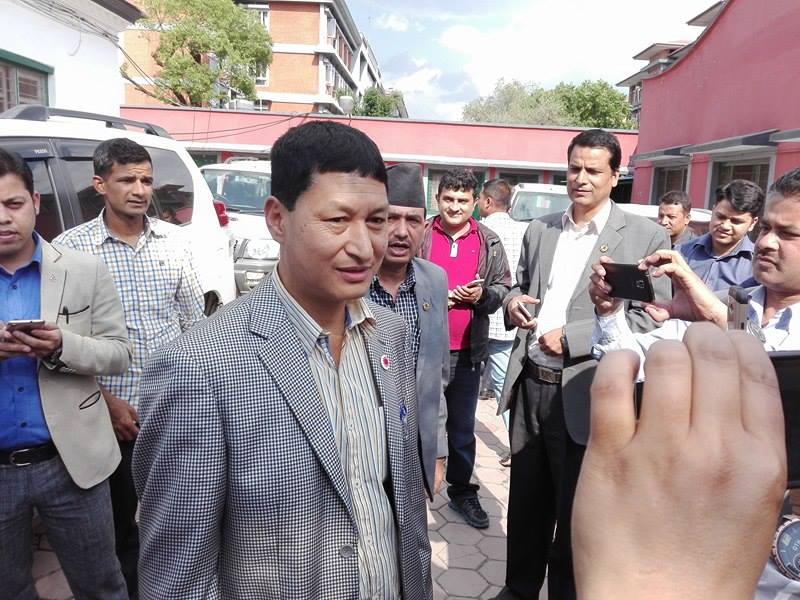 सरकारी पैसामा काठमाडौका मेयर श्रीमतीसहित अमेरिका