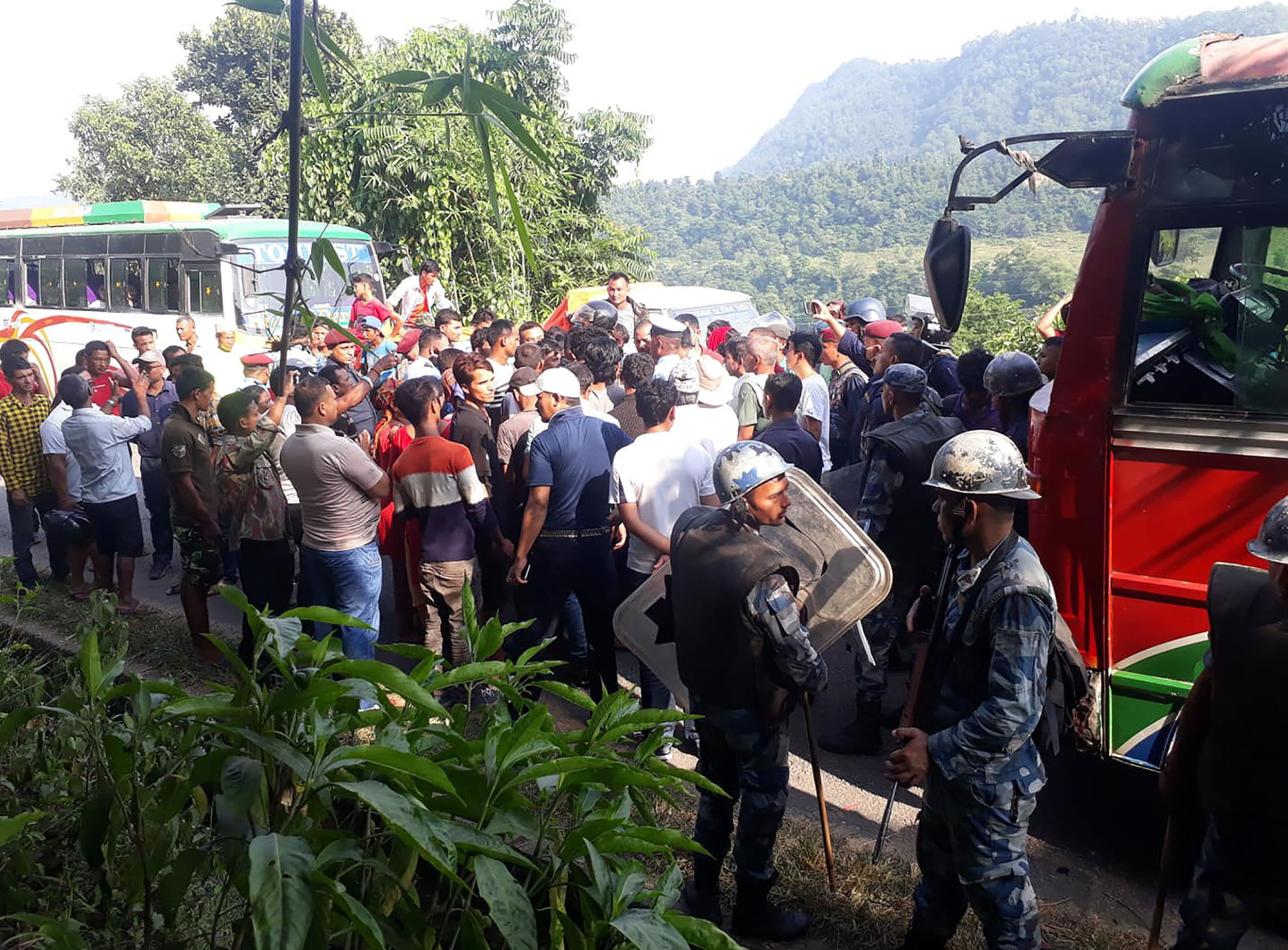 टिपर दुर्घटनामा एकको मृत्यु, दुई घाइते