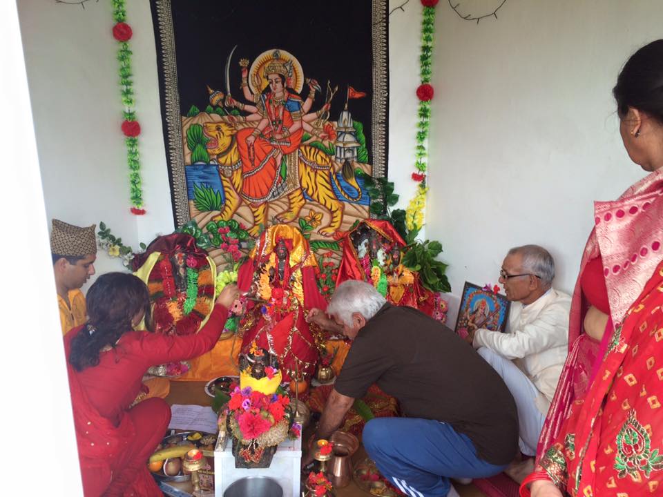 विजया दशमीको दोस्रो दिन  :  टीका र जमरा लगाउने क्रम जारी