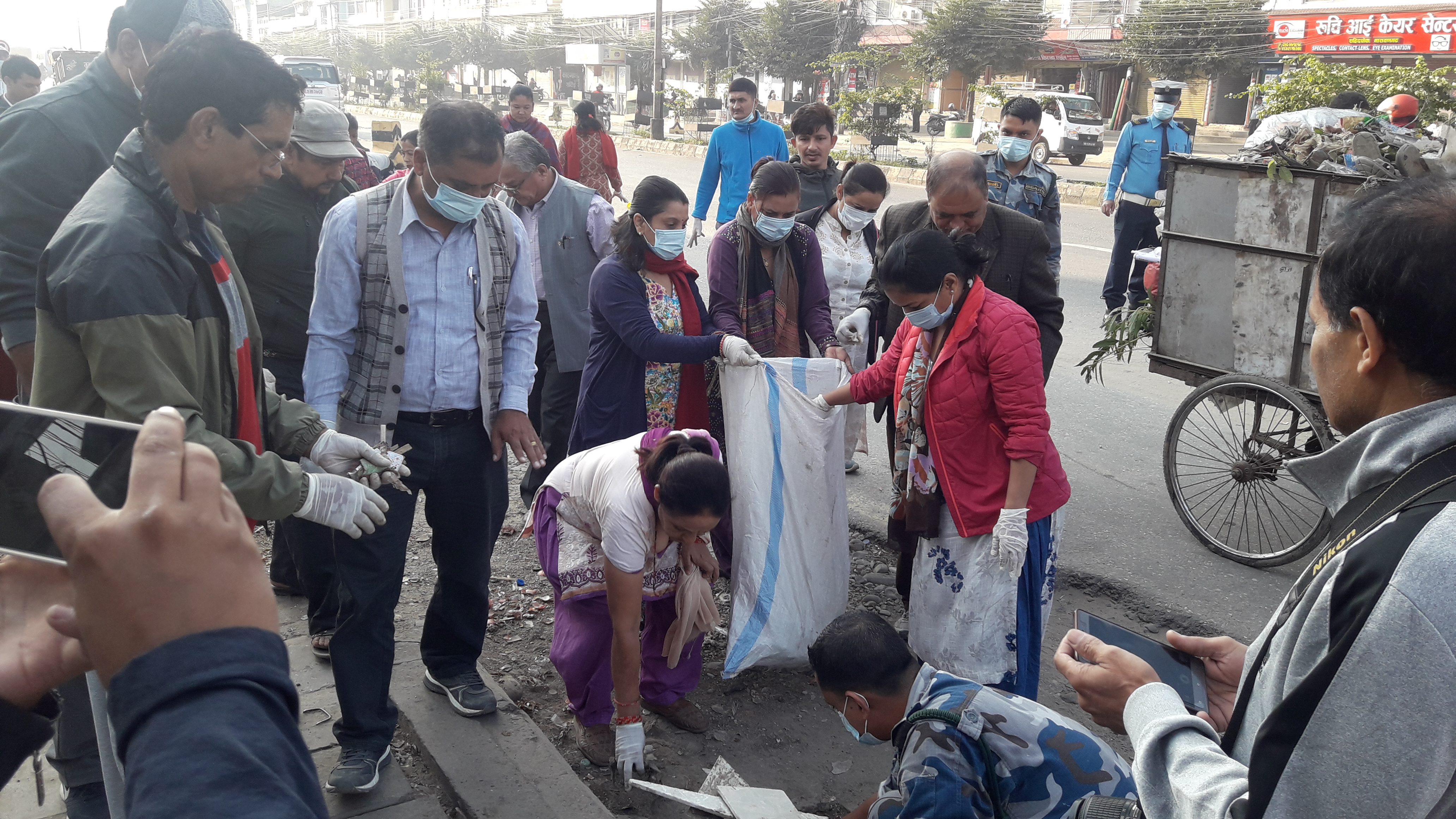 मेयर रेनुको कडा निर्देशन : सरसफाईमा अटेर गरे ऐन नियम कानुन बनाएर कार्वाही गर्छु (फोटोफिचर)