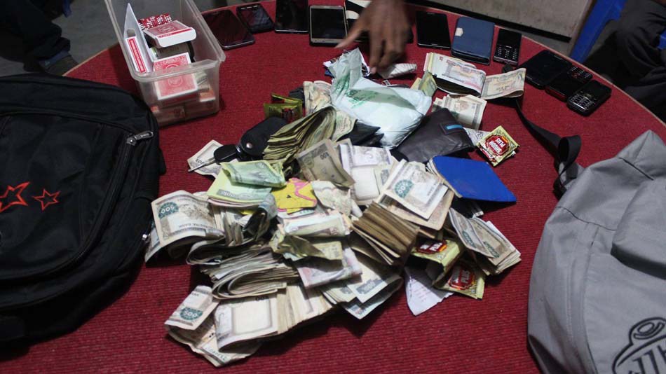 ३ लाख नगदसहित १६ जुवाडे पक्राउ (नामावलीसहित)