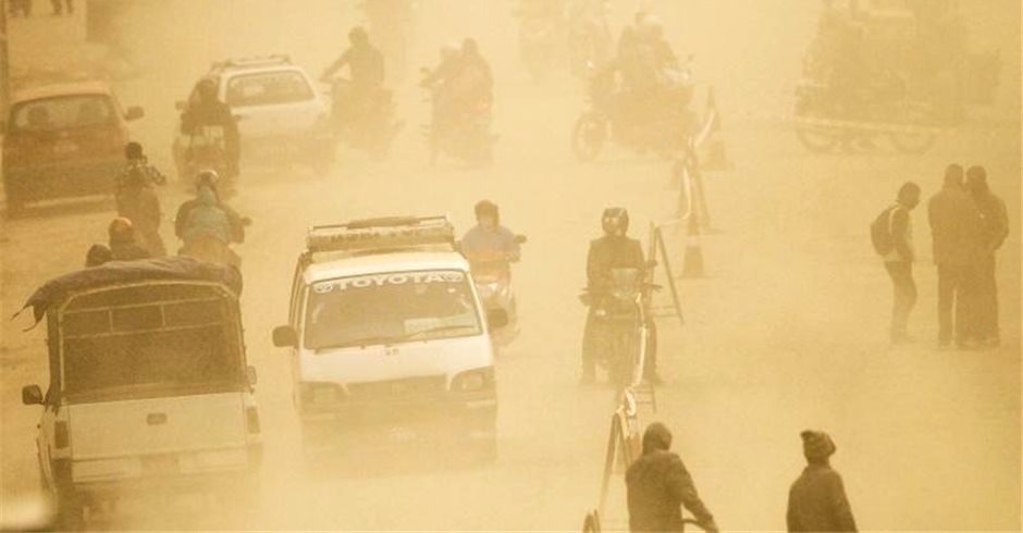 सडकमा उड्ने धुलो खाने निम्तो