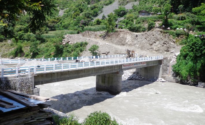 अधिकांश पक्की पुल जीर्ण