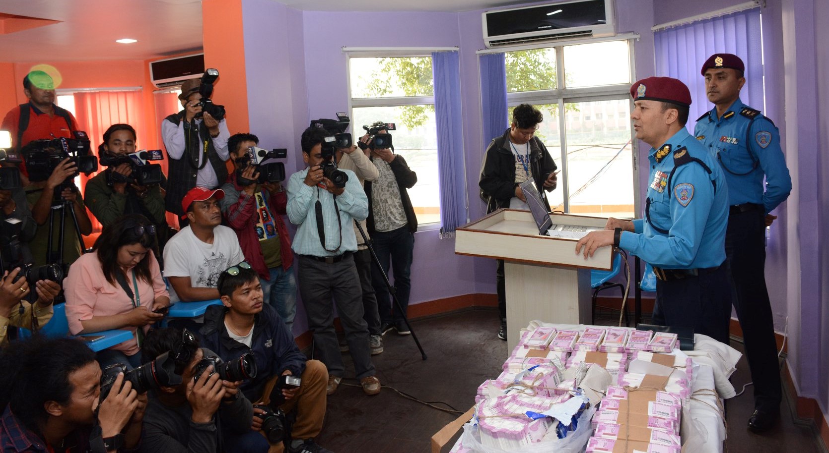 भारतीय नक्कली नोटसहित पक्राउ परेका ६ जनालाई सार्वजनिक