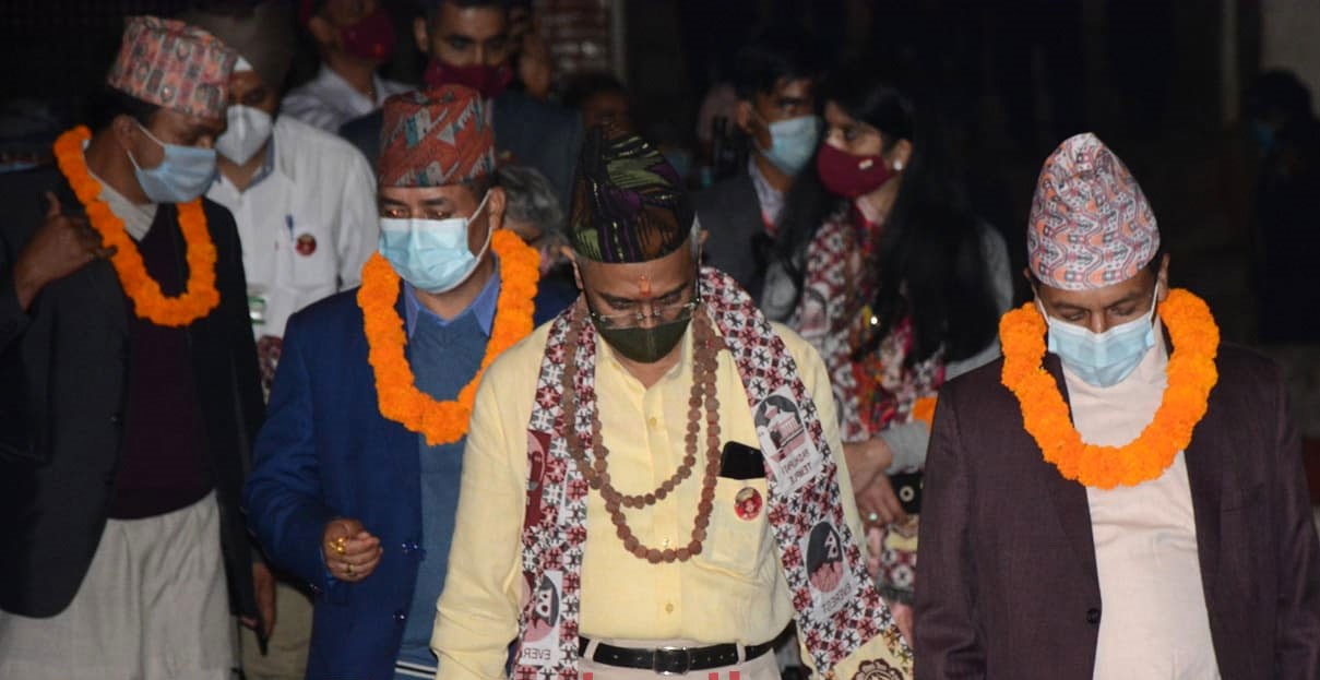 भारतीय स्थलसेनाध्यक्ष नरवणे वसन्तपुर र पशुपतिक्षेत्रमा : ढाकाटोपी लगाएर आरती अवलोकन