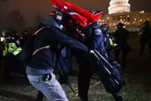 अमेरिकी संसदमा घाइते प्रहरीको मृत्यु