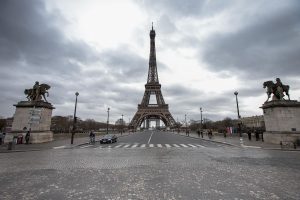 पेरिसमा एक महिना लकडाउन
