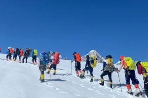 एकैदिन ८० आरोही