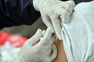 खोप लगाउनेलाई  एक सय डलर दिइने