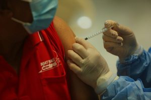 चीनका ७७ करोड ७० लाखलाई खोपको पूरा मात्रा