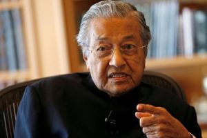 मलेसियाका पूर्व प्रधानमन्त्री महाथिर अस्पताल भर्ना