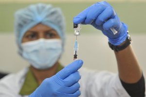 फ्रान्सले खोप लगाएका यात्रुका लागि कोभिड परीक्षण नियम खारेज गर्ने