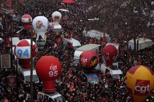 लाखौँ फ्रान्सेली विरोध प्रदर्शनमा, सार्वजनकि सेवा ठप्प