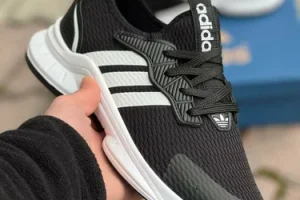 सुँगुरको छाला भएको जानकारी नदिएको भन्दै एडिडासलाई जरिवाना