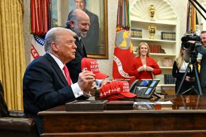 अमेरिकाले ‘गोल्ड कार्ड’ भिसा ५० लाख डलरमा बेच्ने ट्रम्पको घोषणा