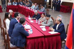 प्रधानमन्त्रीसँग अन्तरराष्ट्रिय गोलरक्षक बुफोनको भेट