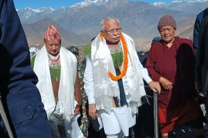 भारतीय विद्युत्मन्त्रीद्वारा मुक्तिनाथमा पूजार्चना