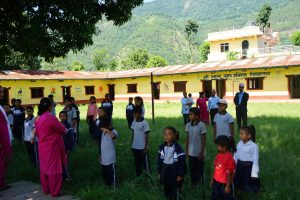 रित्ता कक्षाकोठा रुँगेर बस्दै गाउँका शिक्षकहरू