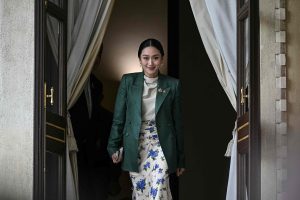 थाइल्यान्डका प्रधानमन्त्री निलम्बित