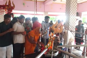 दुग्धेश्वरनाथ महादेव मन्दिरमा दर्शनाथीको भीड