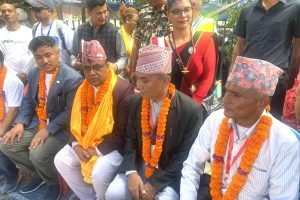 लामा, बज्राचार्य र ब्राह्मण गुरूबाट पूजाअर्चना