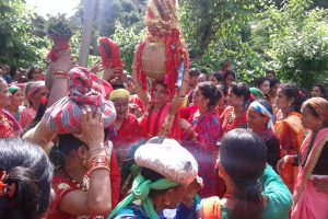 आज गौरादेवीलाई घरघरमा भित्र्याइँदै