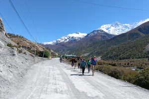 सात हजार पर्यटक भित्रिए