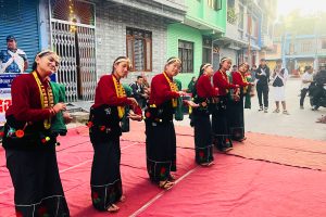 देउसी भैलोमार्फत मौलिक संस्कृतिको जगेर्ना गर्दै विद्यार्थी