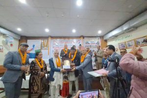 प्रा उपाध्याय रिलायन्स साहित्य सम्मान र सत्याललाई पुरस्कार प्रदान