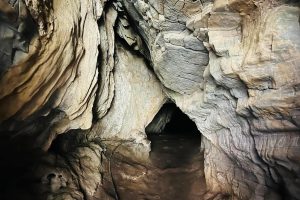 पर्यटकको पर्खाइमा धुर्कोटको विचित्र गुफा