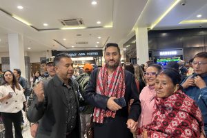 सञ्चारमन्त्री खरेल स्वदेश फिर्ता