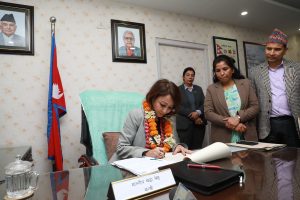 महिलामन्त्री श्रेष्ठद्वारा पदभार ग्रहण