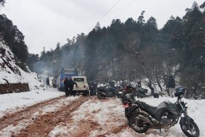 मध्यपहाडी लोकमार्ग अवरुद्ध