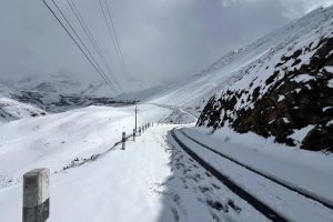 हिमपातले किसान खुसी