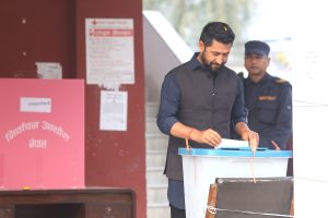 रास्वपा सभापति लामिछाने र वरिष्ठ नेता शाहद्वारा मतदान