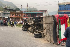 पृथ्वी राजमार्गमा बस दुर्घटना हुँदा ३१ जना घाइते