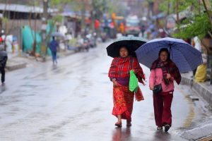 आज दिउँसो पहाडका केही स्थानमा मध्यम वर्षा, तराईमा तातो हावा