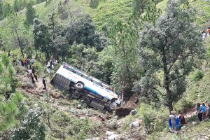 बैतडीमा बस दुर्घटना हुँदा १७ जना घाइते