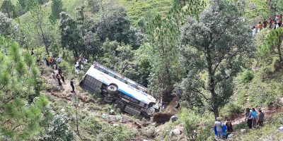 बैतडीमा बस दुर्घटना हुँदा १७ जना घाइते