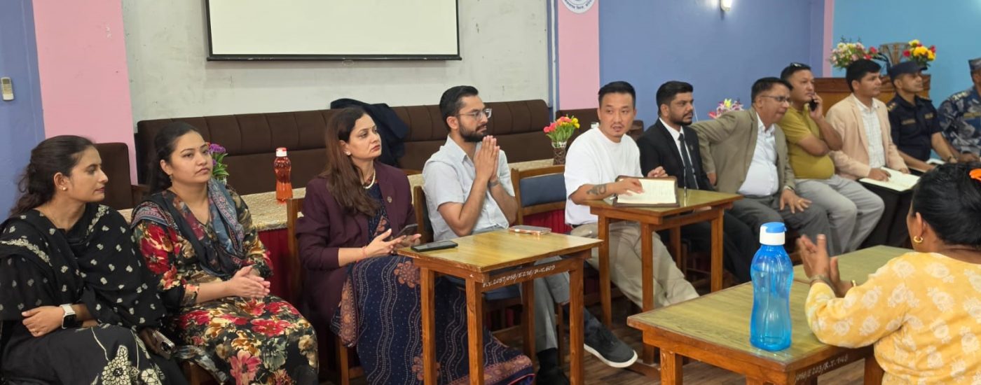 मन्त्रीहरू होल्डिङ सेन्टरको अवलोकनमा
