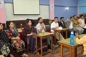मन्त्रीहरू होल्डिङ सेन्टरको अवलोकनमा