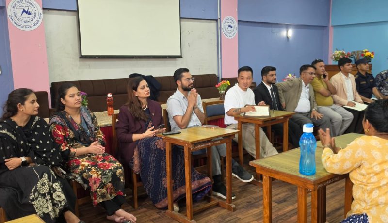 मन्त्रीहरू होल्डिङ सेन्टरको अवलोकनमा