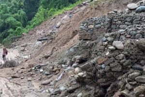 पहिराले मेची राजमार्ग अवरुद्ध