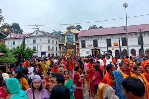 साउनको तेस्रो सोमबारः पशुपतिनाथमा दर्शनार्थीको घुइँचो