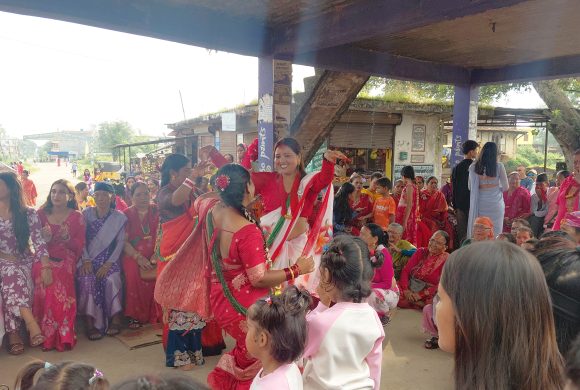 यसपटक तीजमा बजेनन्, मादल र बाँसुरी