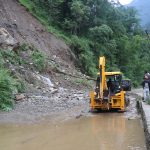 वर्षा रोकिएसंगै बेनी–दरवाङ सडक मर्मत थालियो