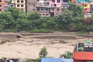 कालीगण्डकीको बाढीले बेनीमा कटान गर्न थाल्यो